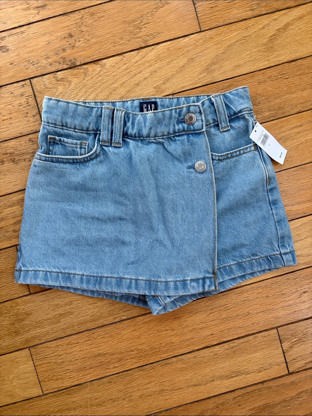 NWT Girl’s GAP Light Blue Denim Skort, Size 8